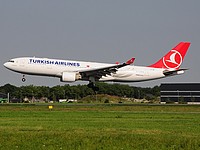 ams/low/TC-JIR - A330-223 Turkish - AMS 19-07-2016.jpg
