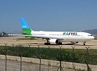 bcn/low/EC-MYA - A330-202 Level - BCN 02-06-2019.jpg