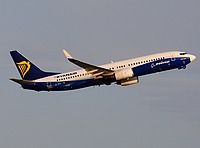 bcn/low/EI-DCL - B737-8AS Ryanair - BCN 03-06-2019b.jpg