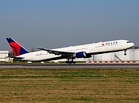 bru/low/N831MH - B767-400ER Delta Airlines - BRU 27-03-2017.jpg