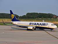 crl/low/EI-EBT - B737-800 Ryanair - CRL 30-06-09.jpg