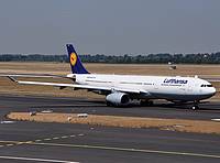 dus/low/D-AIKD - A330-200 Lufthansa - DUS 10-07-2010.jpg
