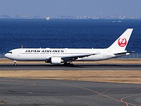 hnd/low/JA602J - B767-346ER JAL - HND 28-02-2017.jpg