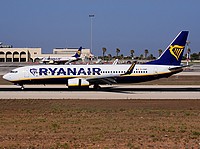mla/low/EI-DWP - B737-8AS Ryanair - MLA 22-08-2016.jpg