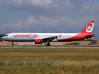 pmi/low/OE-LCG - A321-211 LaudaMotion - PMI 11-06-2018b.jpg