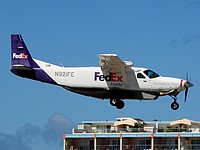 sxm/low/N921FE - Cessna 208B Grand Caravan FedEx - SXM 31-01-2017.jpg