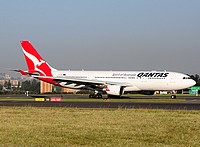 syd/low/VH-EBE - A330-202 Qantas - SYD 07-04-2018.jpg