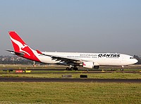 syd/low/VH-EBE - A330-202 Qantas - SYD 07-04-2018b.jpg