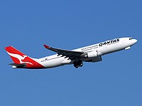 syd/low/VH-EBJ - A330-223 Qantas - SYD 11-04-2018b.jpg