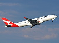 syd/low/VH-EBL - A330-202 Qantas - SYD 09-04-2018.jpg