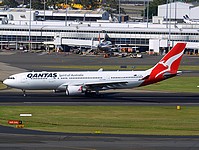 syd/low/VH-EBN - A330-223 Qantas - SYD 14-04-2018.jpg