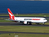 syd/low/VH-EFR - B767-381FER Qantas Freight - SYD 11-04-2018.jpg
