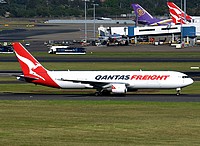 syd/low/VH-EFR - B767-381FER Qantas Freight - SYD 11-04-2018b.jpg