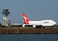 syd/low/VH-OEB - B747-48E Qantas - SYD 09-04-2018.jpg