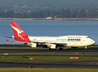 syd/low/VH-OEG - B747-438ER Qantas - SYD 11-04-2018.jpg