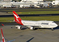 syd/low/VH-OEH - B747-438 Qantas - SYD 14-04-2018.jpg