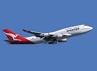 syd/low/VH-OEJ - B747-438 Qantas - SYD 11-04-2018.jpg