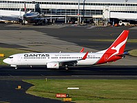 syd/low/VH-VYL - B737-838 Qantas - SYD 14-04-2018.jpg